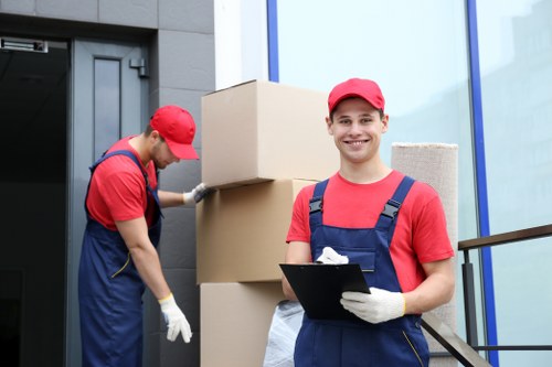 Local moving support in Lee for boxes and furniture transport