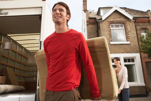 Local moving support for students and households in Lee